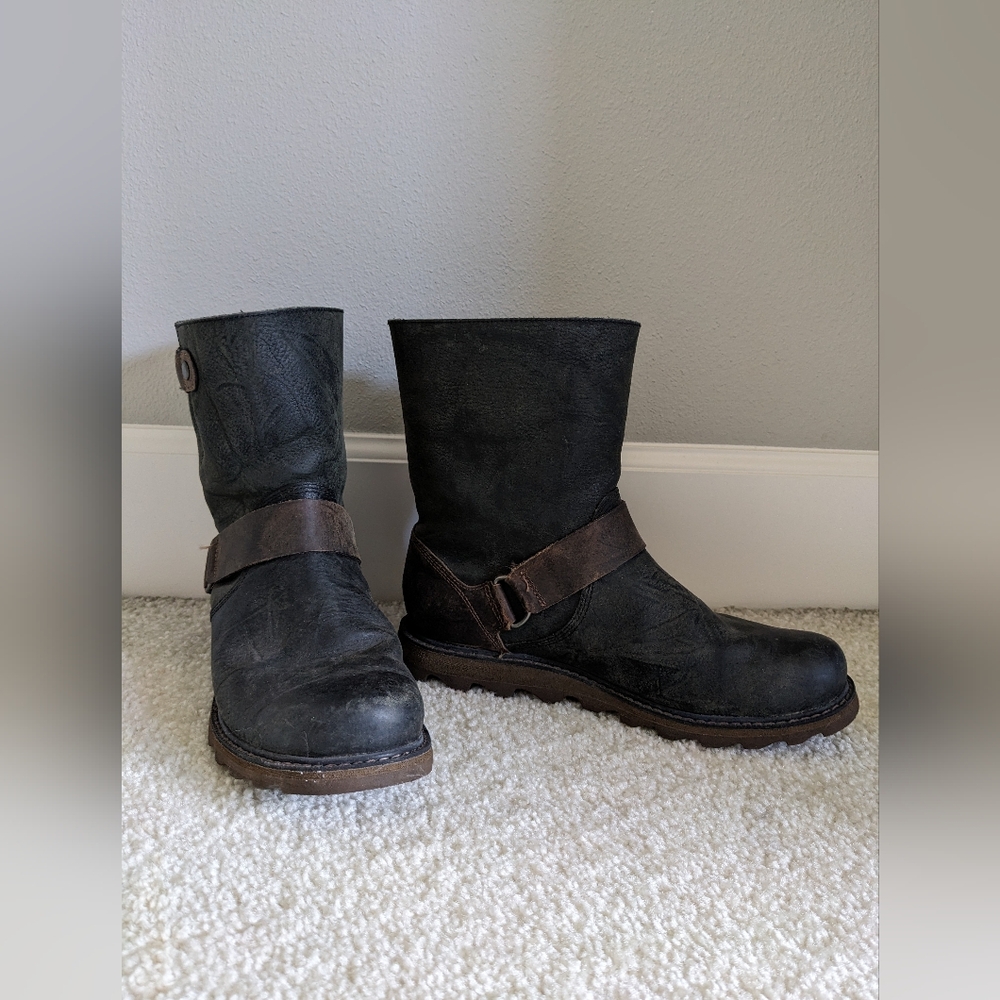 Sorel size 8.5 leather boots